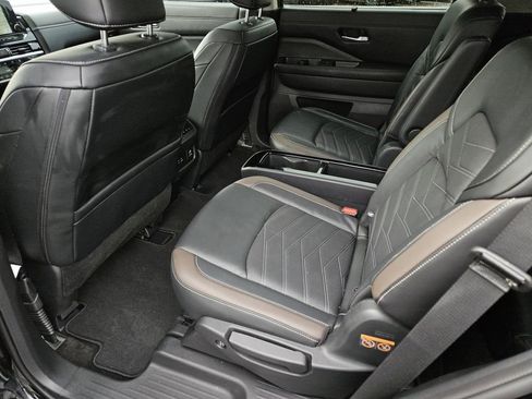 Certified 2024 Nissan Pathfinder Platinum image 12