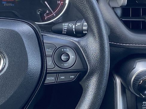 Certified 2025 Toyota RAV4 XLE FWD image 18