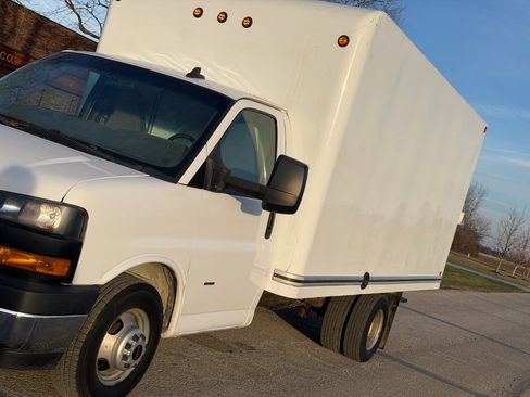 Used 2019 GMC Savana 3500 w/ Power Convenience Package image 11