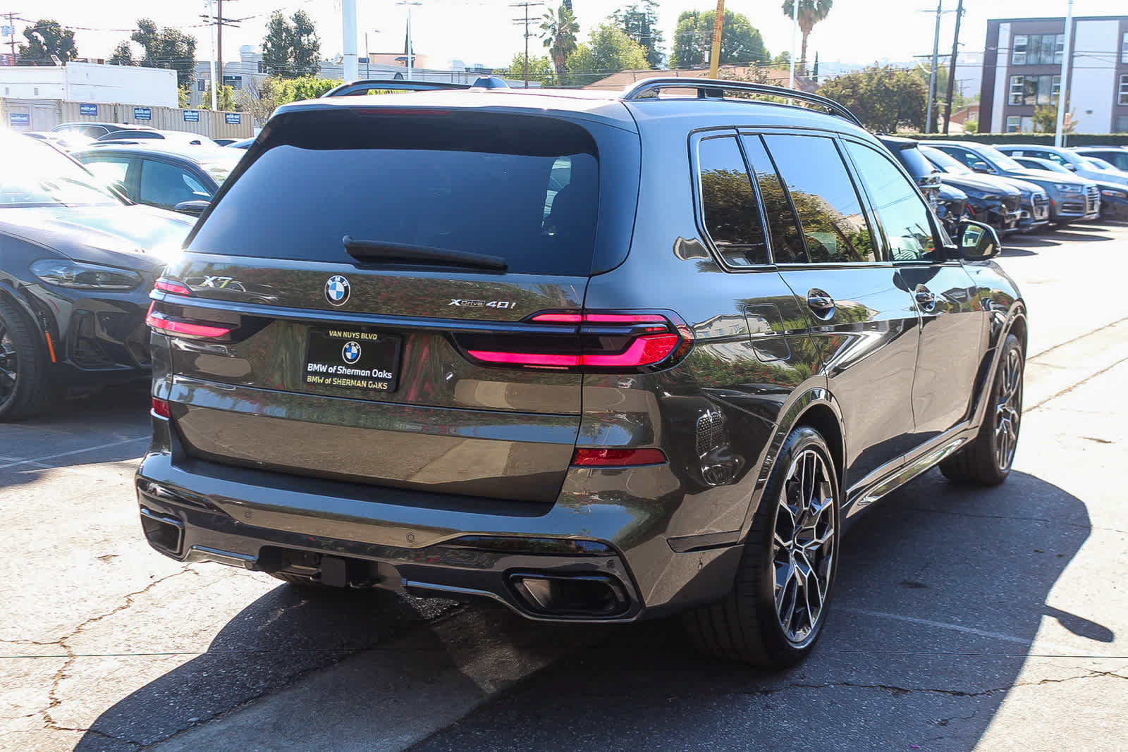 Used 2024 BMW X7 xDrive40i w/ Executive Package AWD/4WD image 4