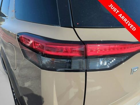 Certified 2023 Nissan Pathfinder Platinum image 18