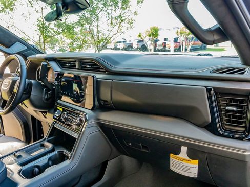 Used 2025 GMC Sierra 2500 AT4X image 17