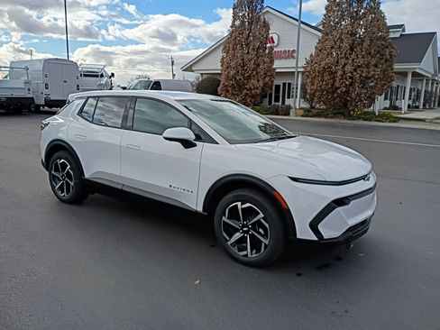 New 2026 Chevrolet Equinox EV LT w/ Comfort Package image 9