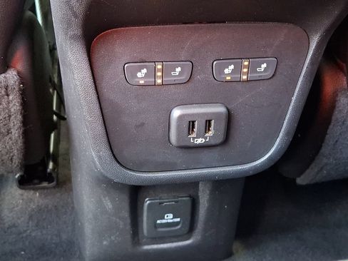Used 2023 Chevrolet Equinox Premier FWD image 11