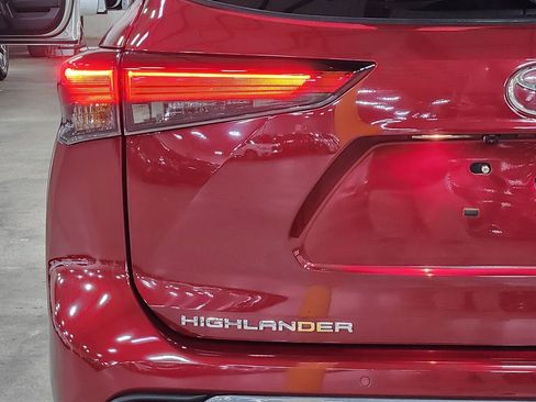 Used 2021 Toyota Highlander Limited image 20
