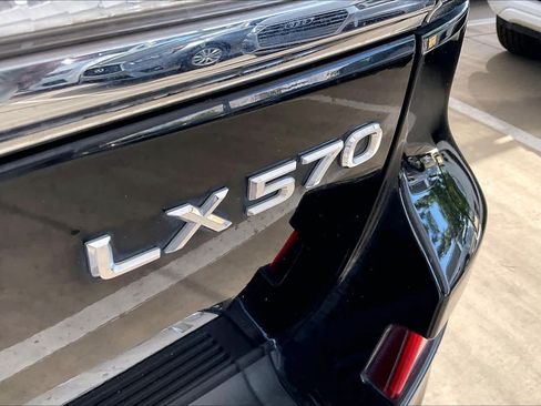 Used 2015 Lexus LX 570 4WD image 10