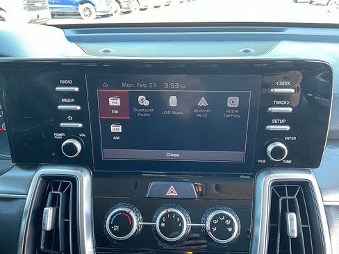 Used 2023 Kia Sorento LX image 12