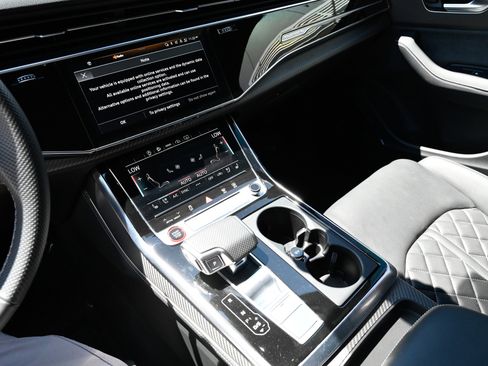 Used 2025 Audi SQ7 Premium Plus AWD/4WD image 28