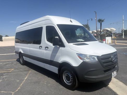 Used 2025 Mercedes-Benz Sprinter 2500 image 50