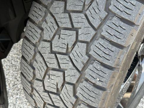 Used 2025 Land Rover Defender 110 V8 AWD/4WD image 12