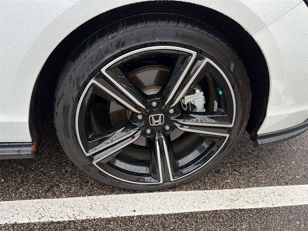 Used 2024 Honda Accord Sport image 11