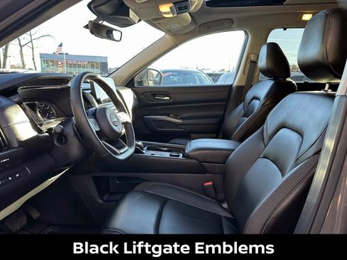 Certified 2025 Nissan Pathfinder SL w/ SL Premium Package image 18