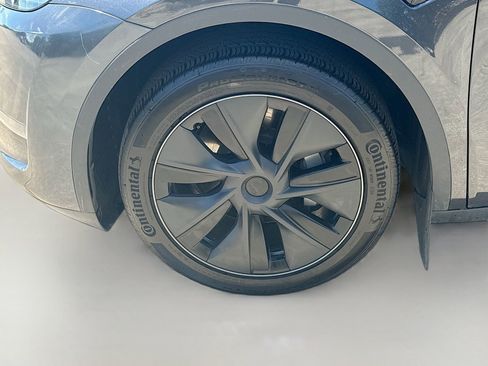 Used 2024 Tesla Model Y Long Range RWD image 28