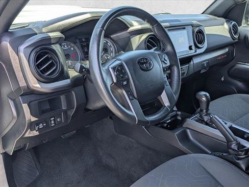 Used 2018 Toyota Tacoma TRD Sport w/ Technology Package RWD image 10