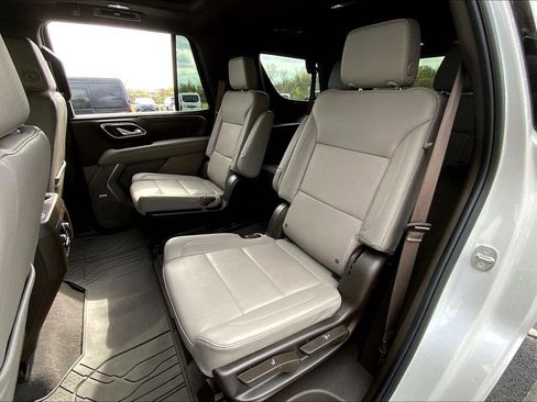 Used 2024 Chevrolet Tahoe LT w/ LT Signature Package image 23