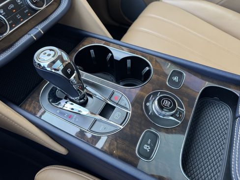 Used 2019 Bentley Bentayga AWD/4WD image 21