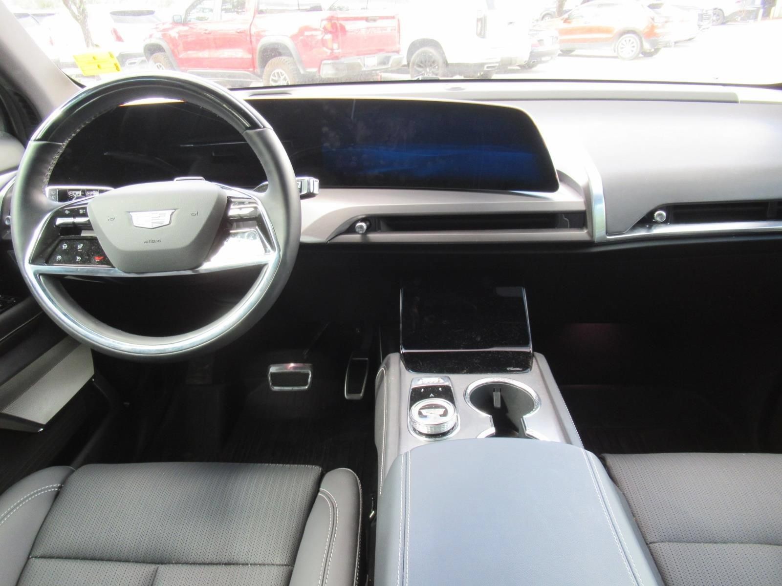 Used 2026 Cadillac Vistiq Sport w/ LPO, Floor Liner Package AWD/4WD image 10