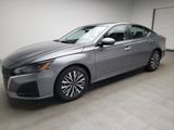 Used 2023 Nissan Altima 2.5 SV image 2