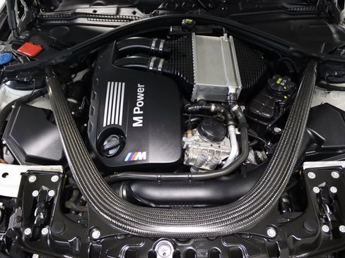 Used 2018 BMW M4 Convertible image 12