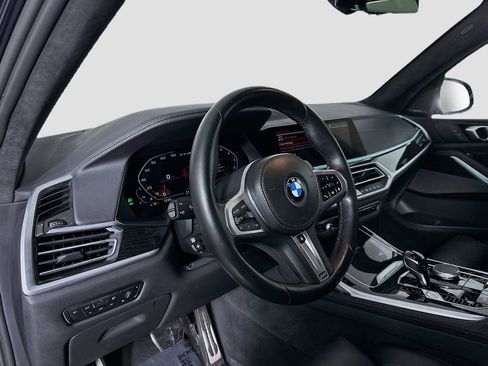 Used 2022 BMW X7 M50i w/ Cold Weather Package image 4