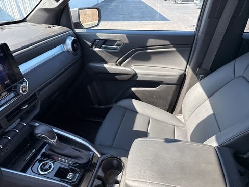 Used 2025 Chevrolet Colorado LT w/ LT Convenience Package image 22