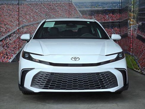 Used 2026 Toyota Camry SE FWD image 3