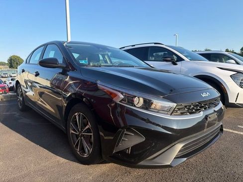 Used 2023 Kia Forte LXS FWD image 2