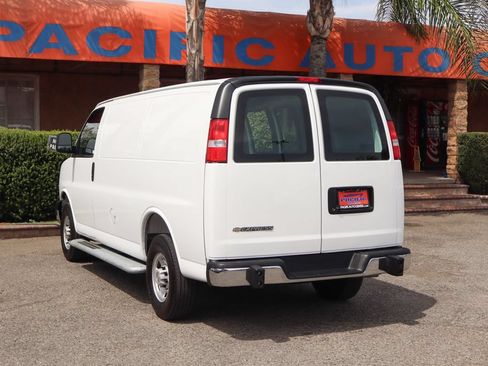 Used 2025 Chevrolet Express 2500 w/ Driver Convenience Package RWD image 6