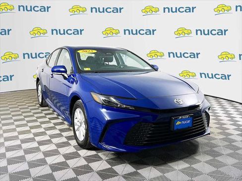 Certified 2025 Toyota Camry LE image 1