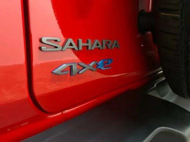 Used 2025 Jeep Wrangler Unlimited Sahara w/ Safety Group AWD/4WD image 98