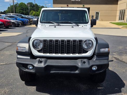 Used 2025 Jeep Wrangler Unlimited Sport AWD/4WD image 2