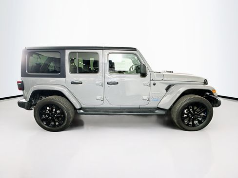 Used 2022 Jeep Wrangler Unlimited Sahara w/ Cold Weather Group AWD/4WD image 10