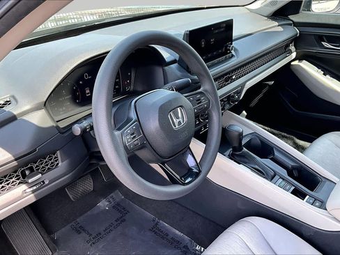 Used 2023 Honda Accord EX image 17