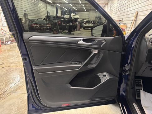 Used 2021 Volkswagen Tiguan SEL Premium R-Line image 11