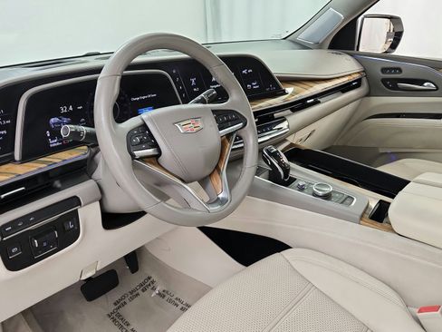 Used 2021 Cadillac Escalade Premium Luxury Platinum RWD image 16