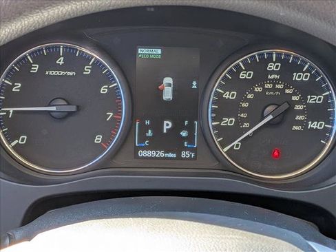 Used 2020 Mitsubishi Outlander ES image 11