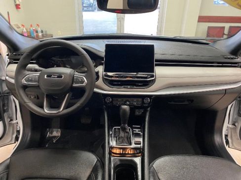 Used 2025 Jeep Compass Limited AWD/4WD image 14