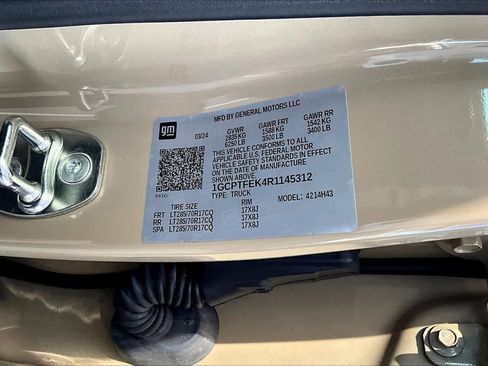 Used 2024 Chevrolet Colorado ZR2 w/ Technology Package image 37