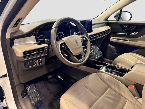 Used 2022 Lincoln Corsair AWD w/ Premium Package image 8