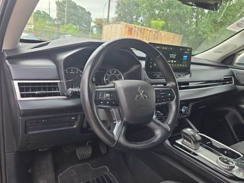 Used 2025 Mitsubishi Outlander SE AWD/4WD image 15