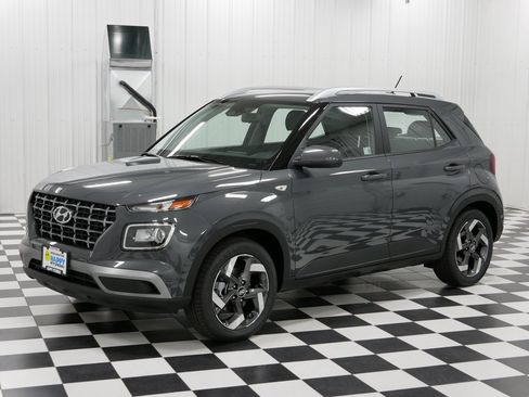 Used 2025 Hyundai Venue SEL image 7