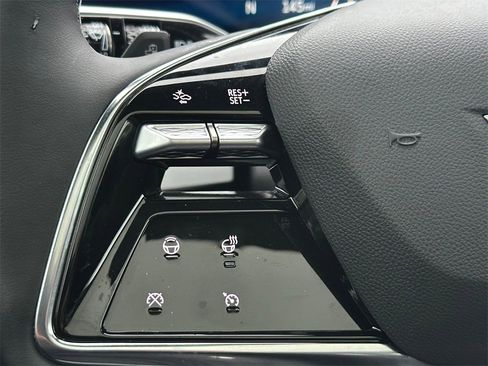 New 2025 Cadillac Optiq Luxury 2 image 32