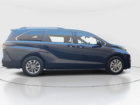 Certified 2024 Toyota Sienna LE image 4