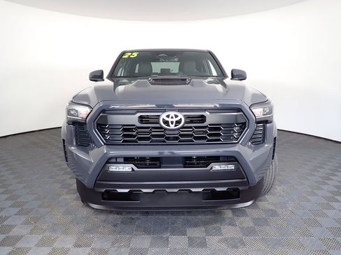 Used 2025 Toyota Tacoma TRD Sport image 9