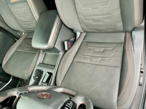 Used 2025 Nissan Frontier PRO-4X image 40