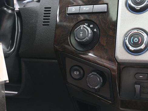 Used 2016 Ford F350 Platinum w/ FX4 Off-Road Package image 29