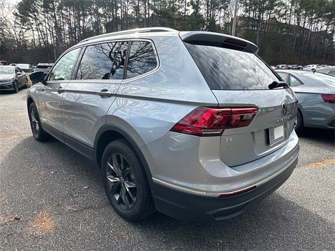 Certified 2023 Volkswagen Tiguan SE w/ Panoramic Sunroof Package image 5