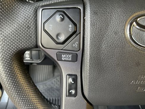 Used 2023 Toyota Tacoma TRD Off-Road image 31