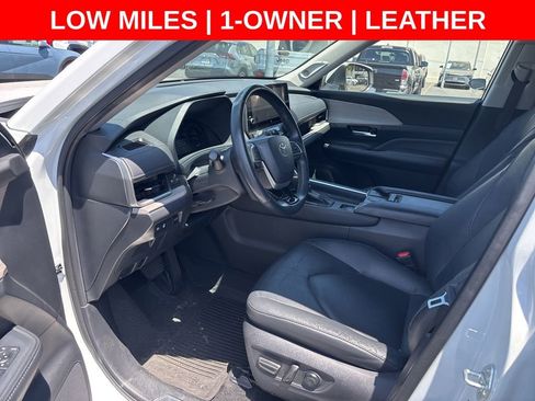 Used 2024 Toyota Grand Highlander AWD image 3
