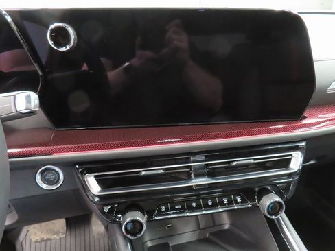 Used 2024 Chevrolet Traverse RS image 14